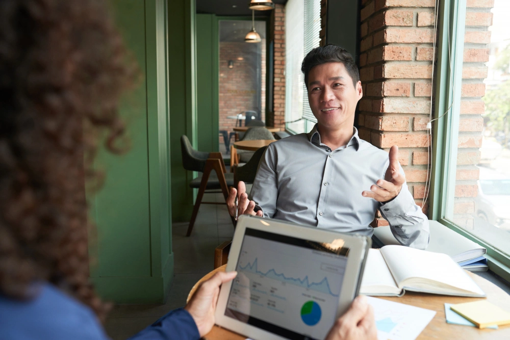 Diskusi target bisnis.webp